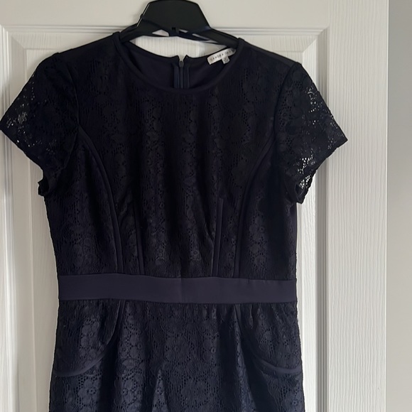 Navy blue lace dress with short sleeves - Picture 2 of 7